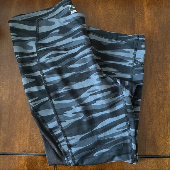 Old navy active wear leggings - Picture 1 of 3